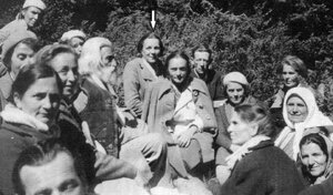 С Учителя на Витоша (27.08.1944 г.) Савка Керемедчиева е отбелязана със стрелка